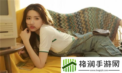 游泳馆里的两个教练孟月月