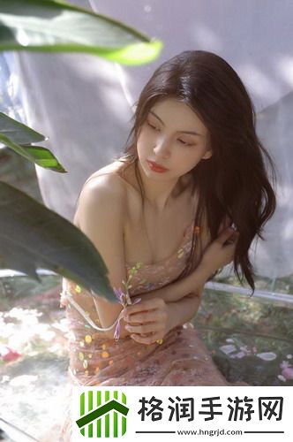 游泳馆里的两个教练孟月月：在水中的奇妙相遇，开启全新的人生篇章！