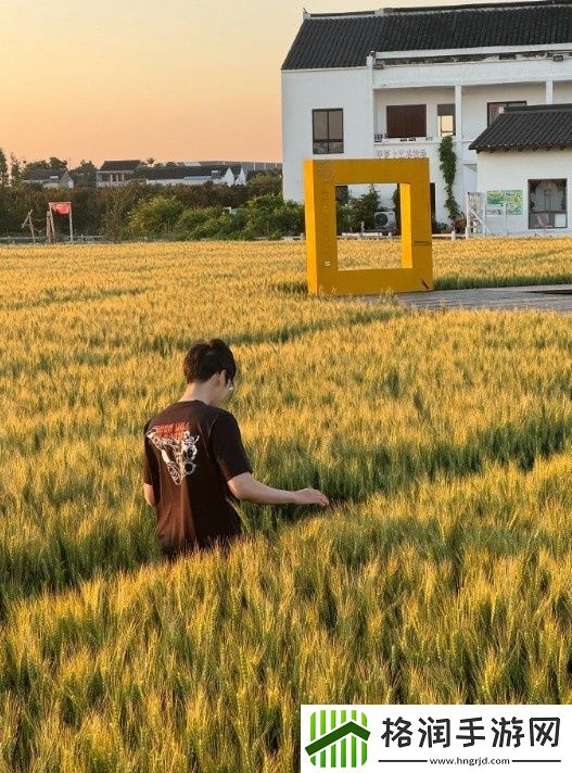 你也来凑热闹Scout晒出田间照片配韩文