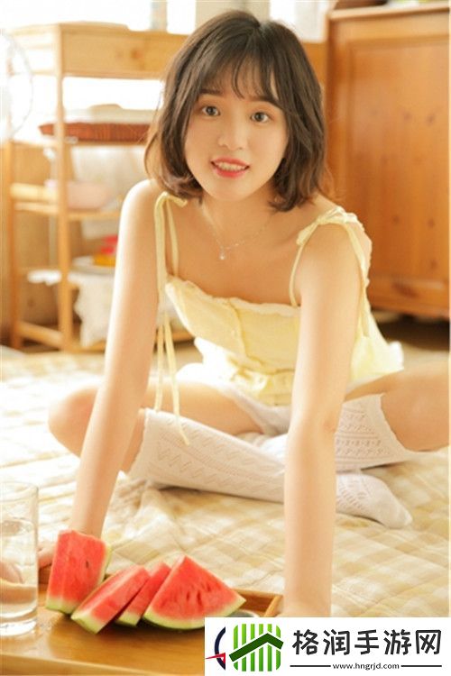 游泳馆里的两个教练孟月月