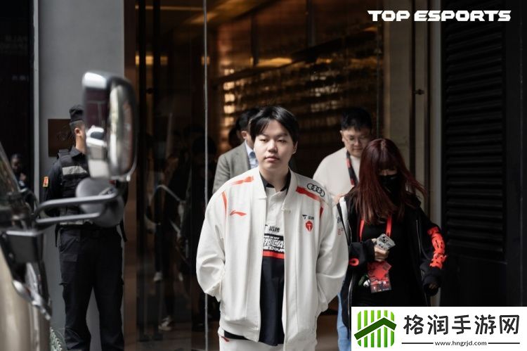 TES发布对阵FNC赛前返图