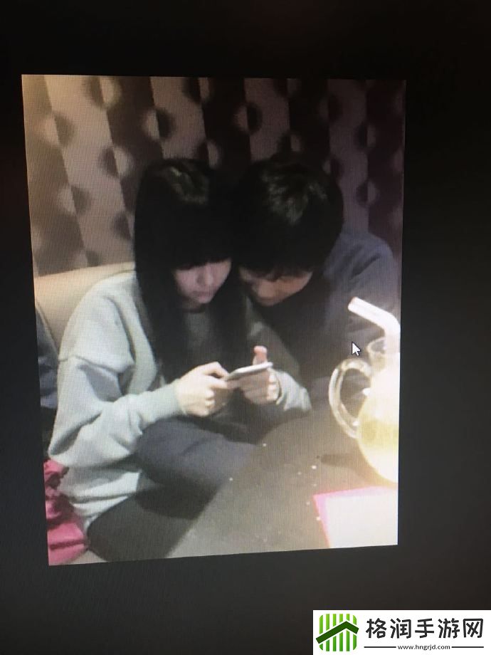 恭喜小伞晒与树奈奈结婚证并配文