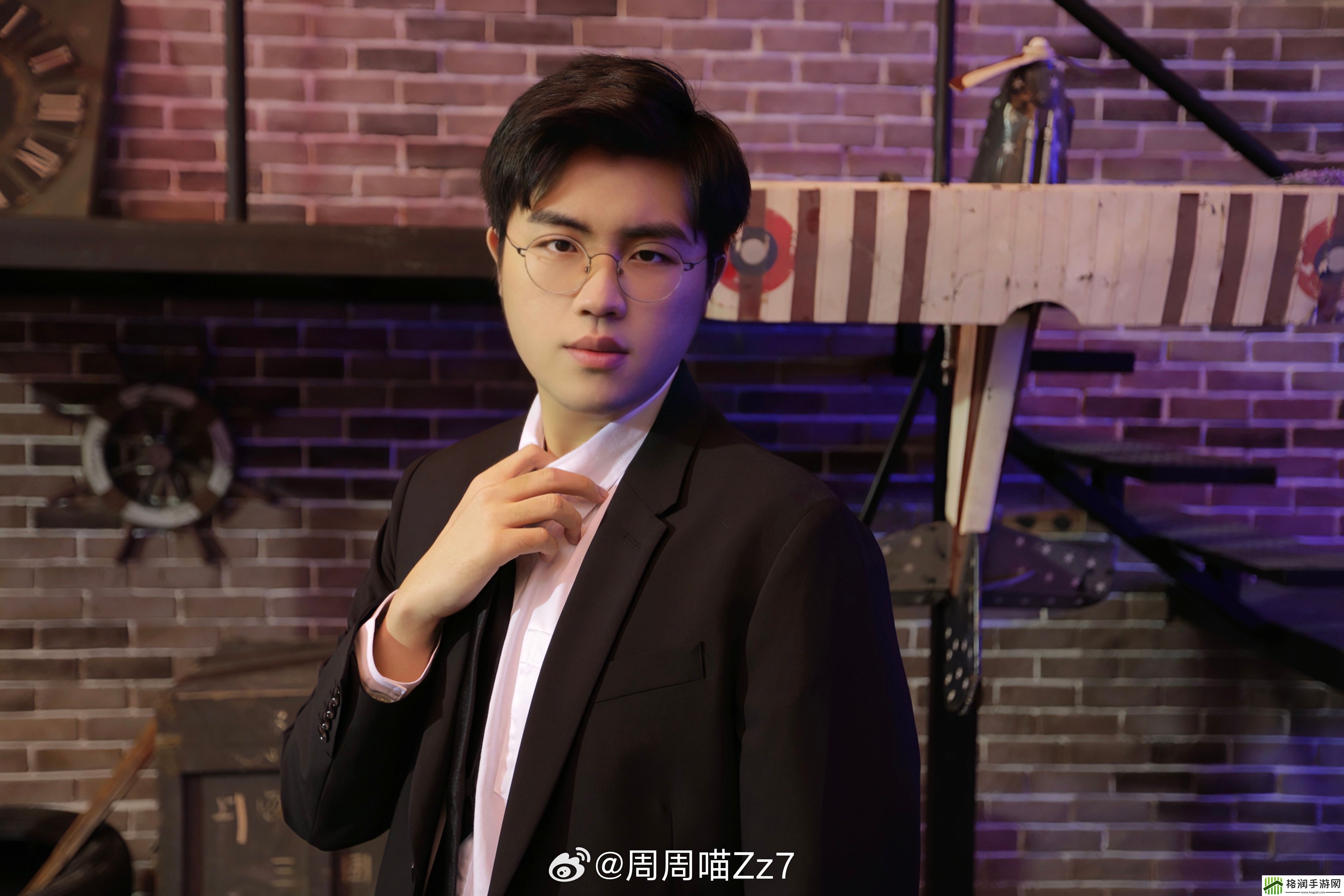 这是我态爷周周喵分享姿态早年的照片简直不像是同一个人