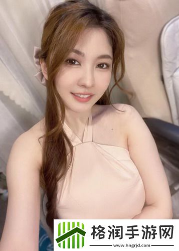 游泳馆里的两个教练孟月月：探索这两位教练的成功秘诀和教学风采！
