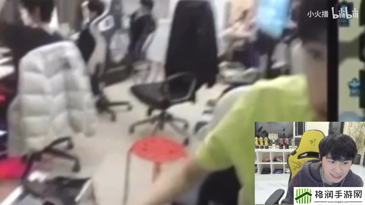再见依然红着眼！doinb看之前在FPX偷亲小天直接害羞逃跑！