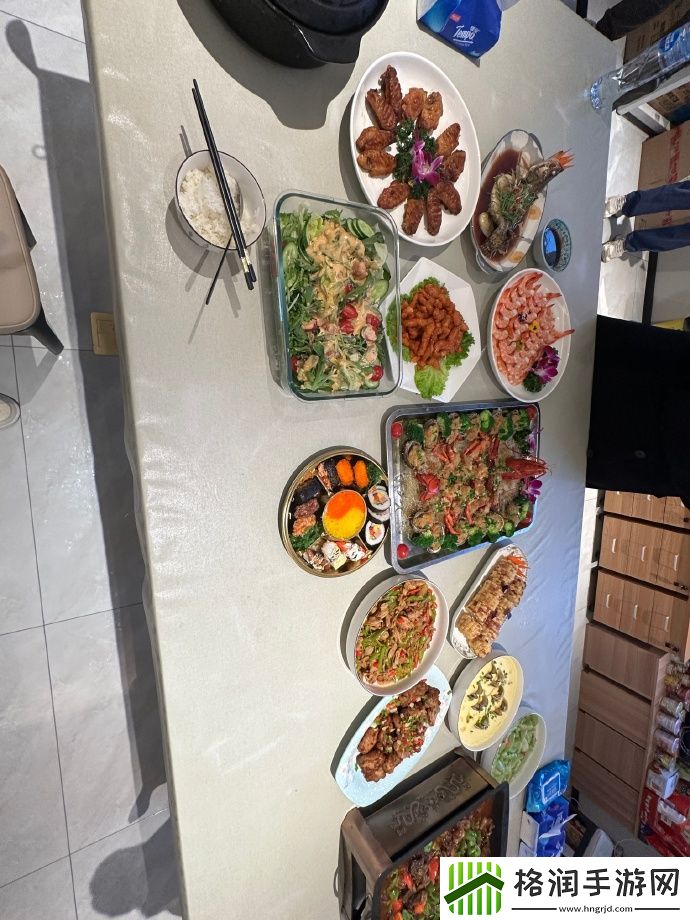 京东的后厨阿姨又C了！MISSING晒JDG食堂丰盛晚餐