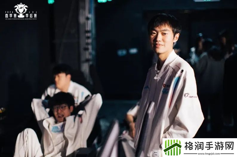 难绷！目前季后赛的四个队里有十四个人和Knight当过队友