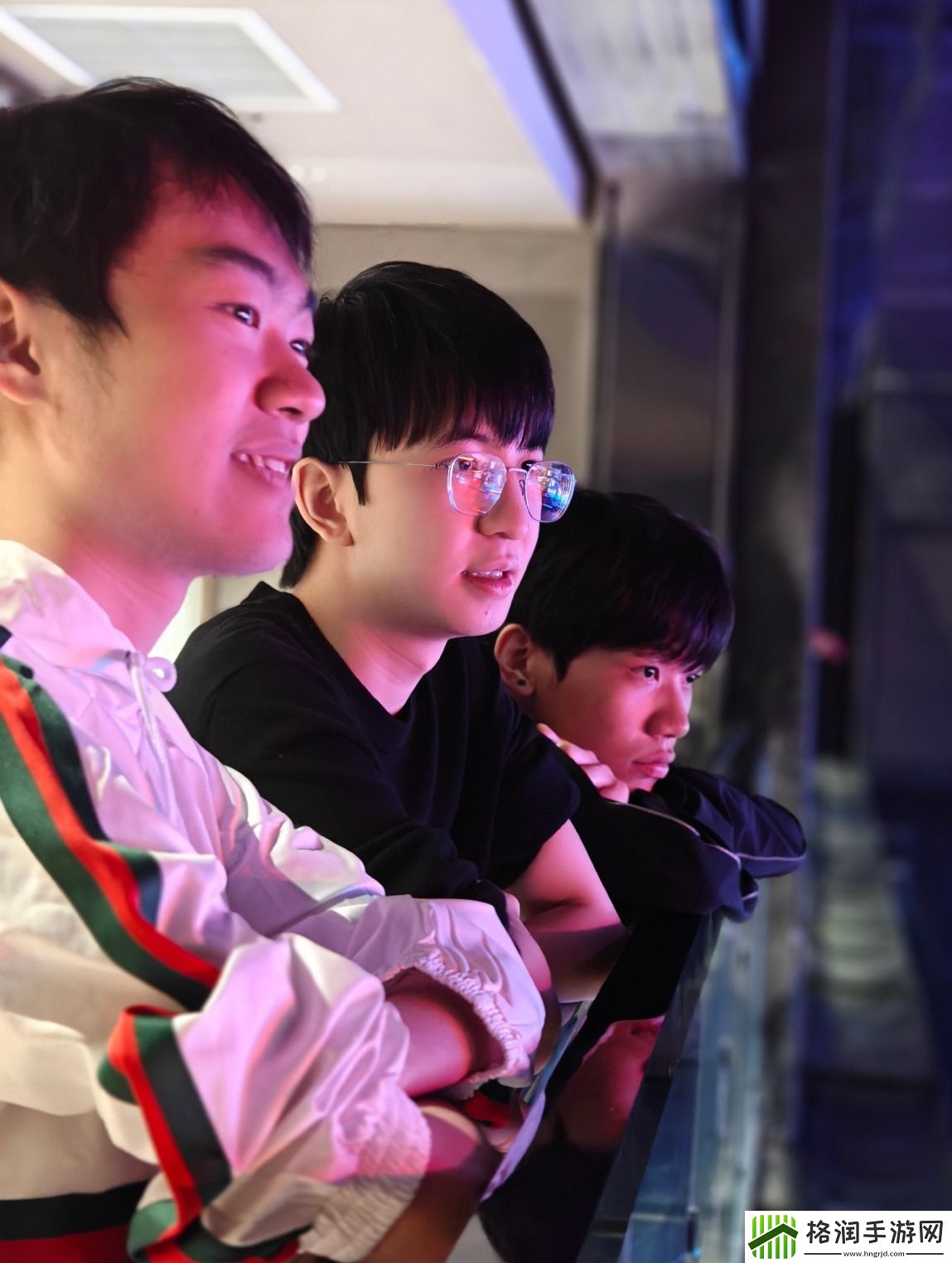研究对手ON、Elk、knight三人组现场督战TES对阵JDG