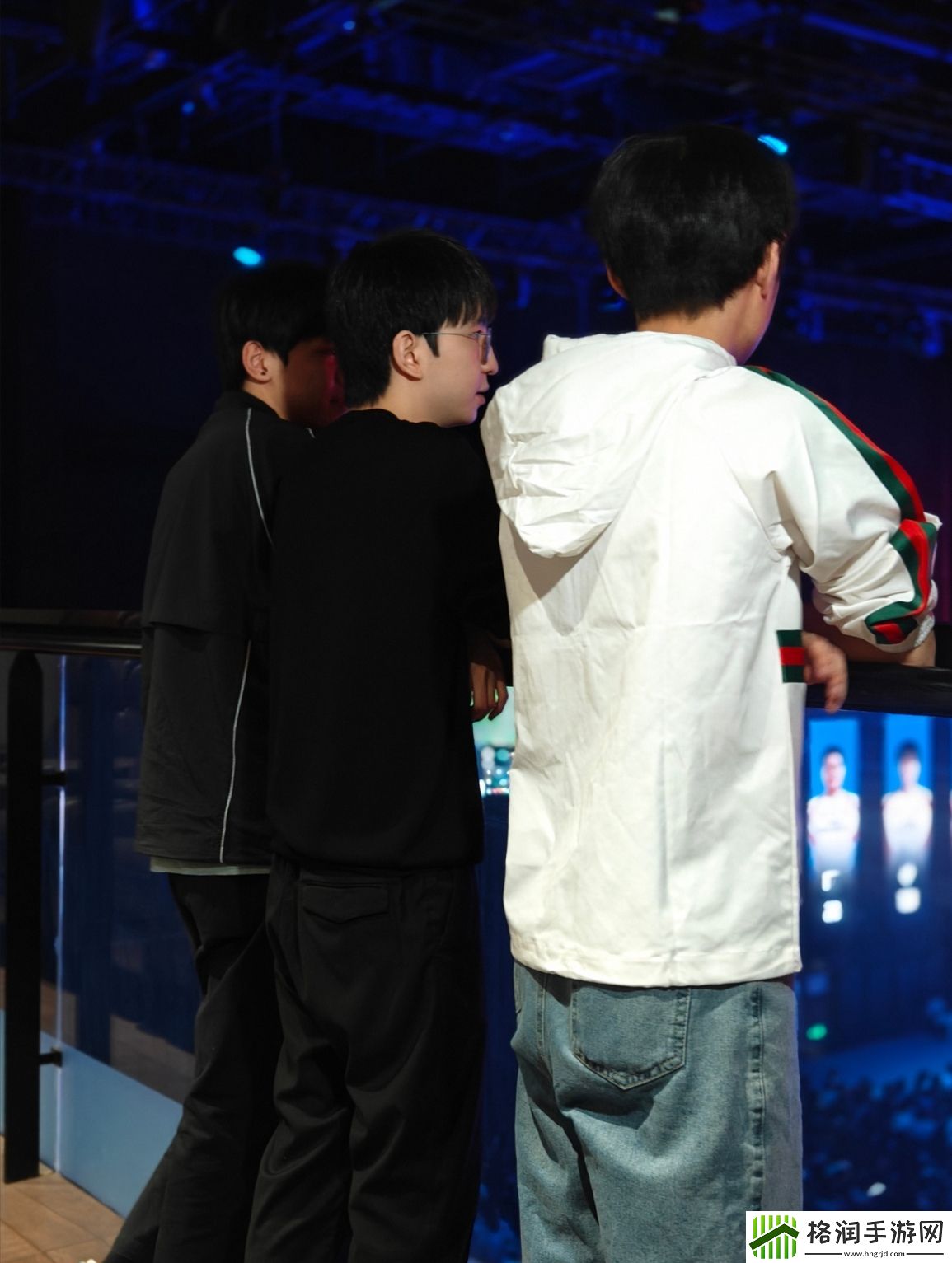 研究对手ON、Elk、knight三人组现场督战TES对阵JDG