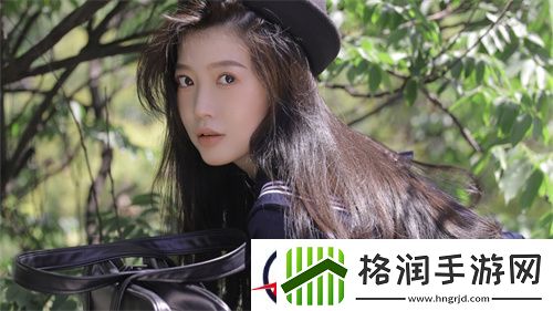 一前一后三个人一起骑自行车