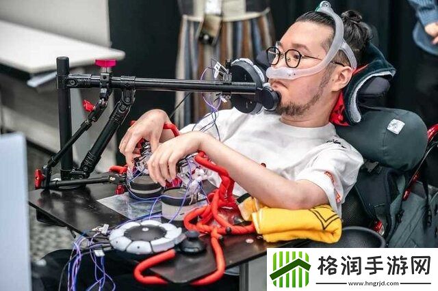 日本罕见病瘫痪玩家众筹费用参战世界格斗大赛EVO仅能靠下巴操作