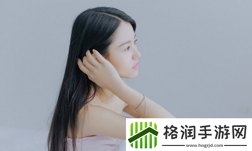 兄弟你女朋友的裤子很有特点啊