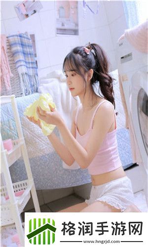 只穿一件外套坐公交车