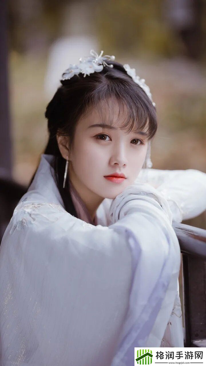 两峰夹小溪地湿又无泥诗