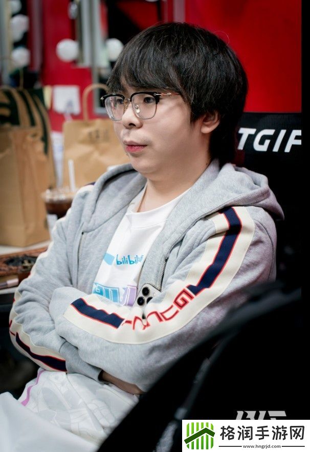 bin哥怪不得发育这么好！BLG赛场返图Bin沉浸喝饮料