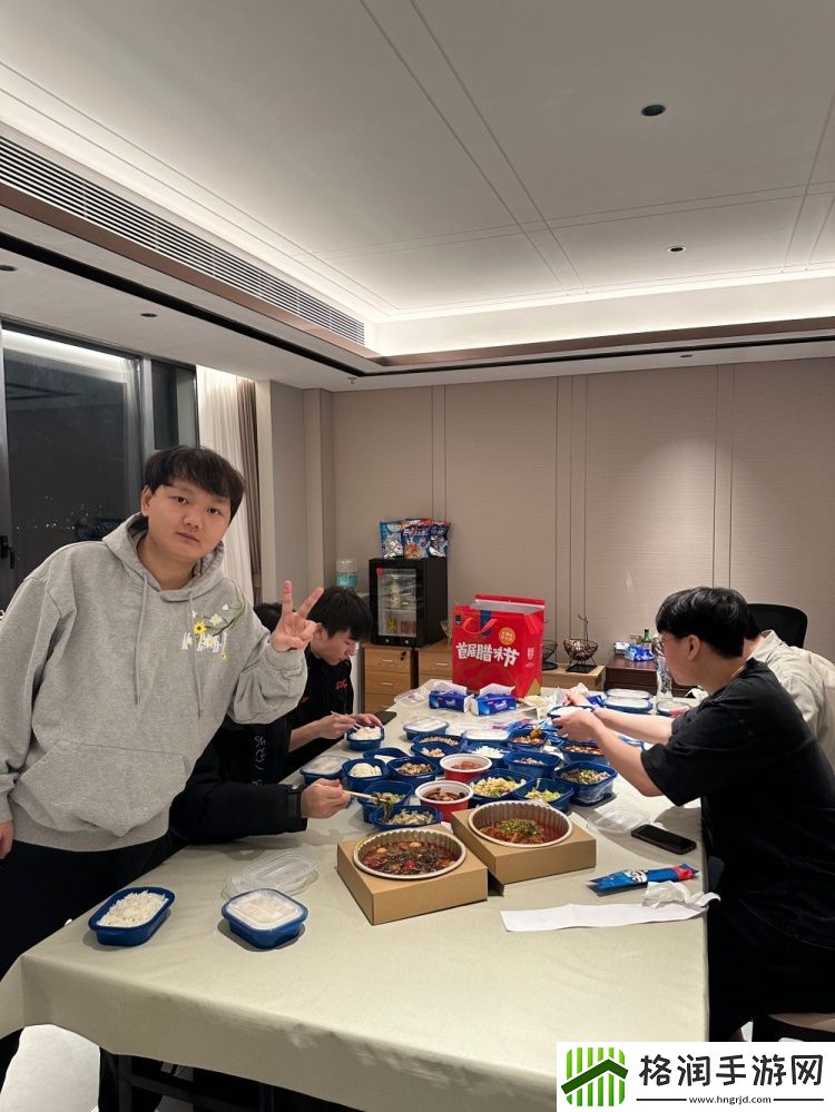 不肥怎么C！JDGYagao晒照