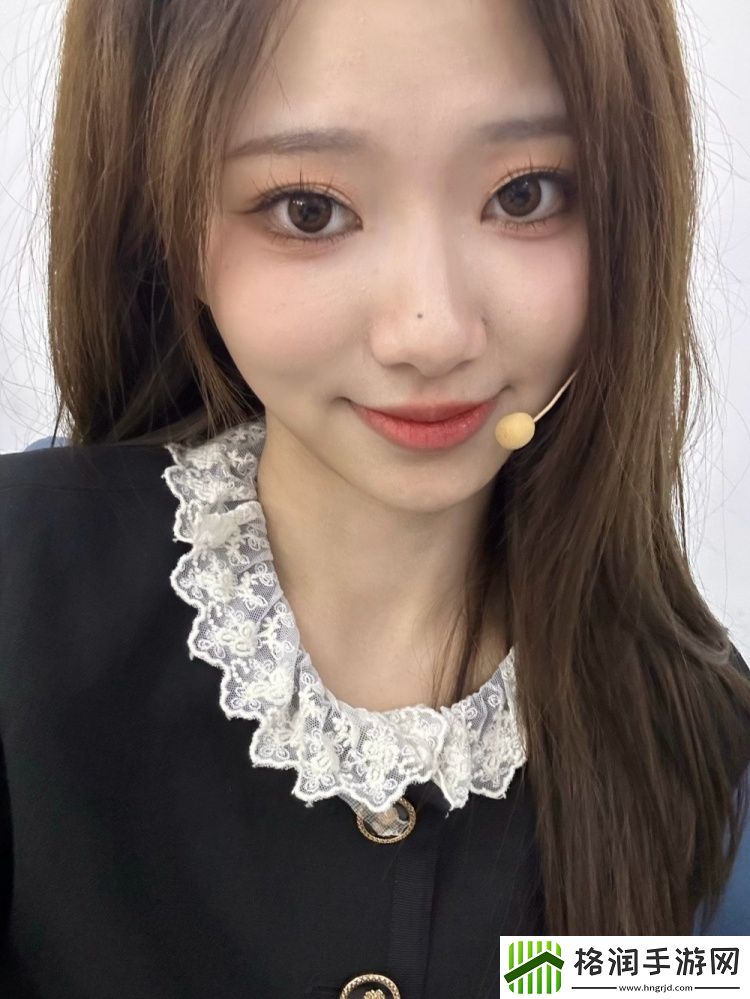 LPL互动主持阿芙晒照