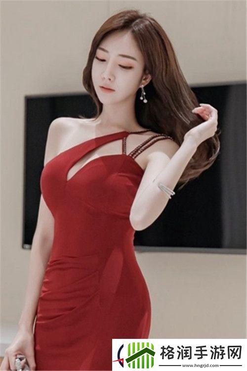 从后面抱着妈妈突然脸一红迎来虎牙一哥