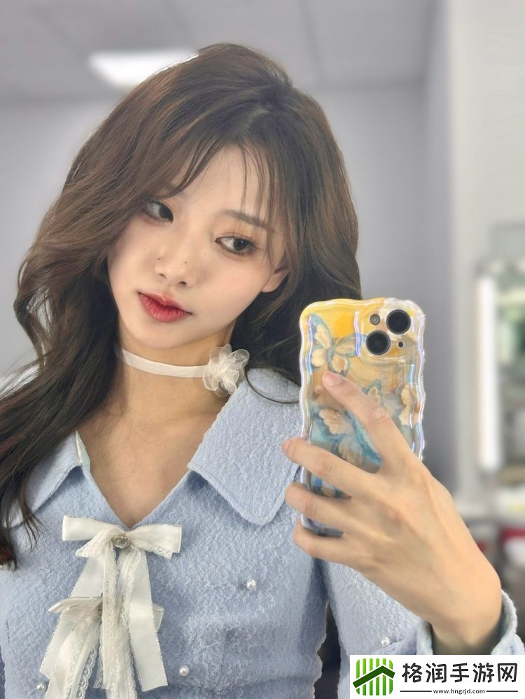 LPL互动主持阿芙晒照并配文