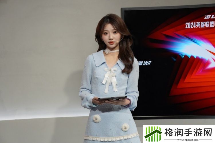 LPL互动主持阿芙晒照并配文