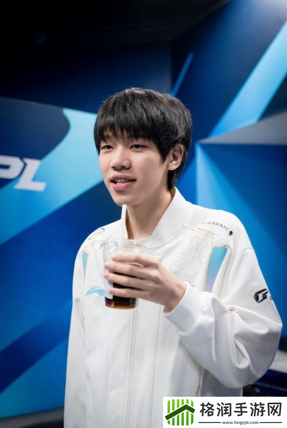 BLG公布昨日交手TT赛后返图