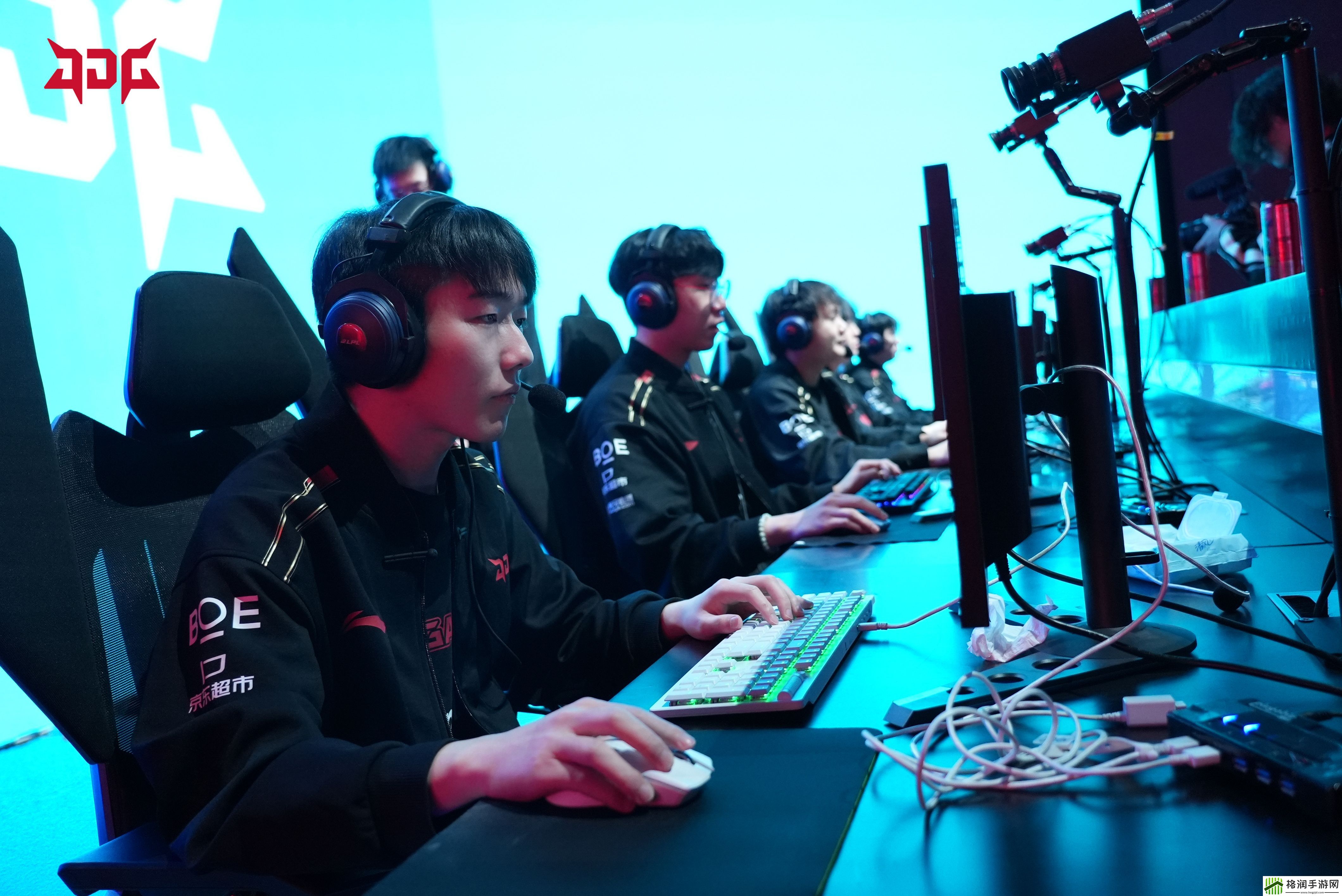 JDG击败WE取得5胜1负上升至LPL第四名