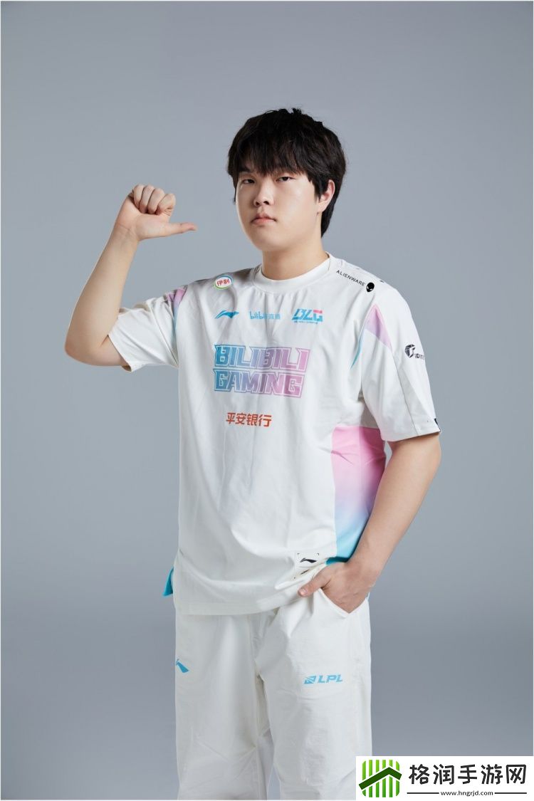 BLG分享世界赛出征定妆照