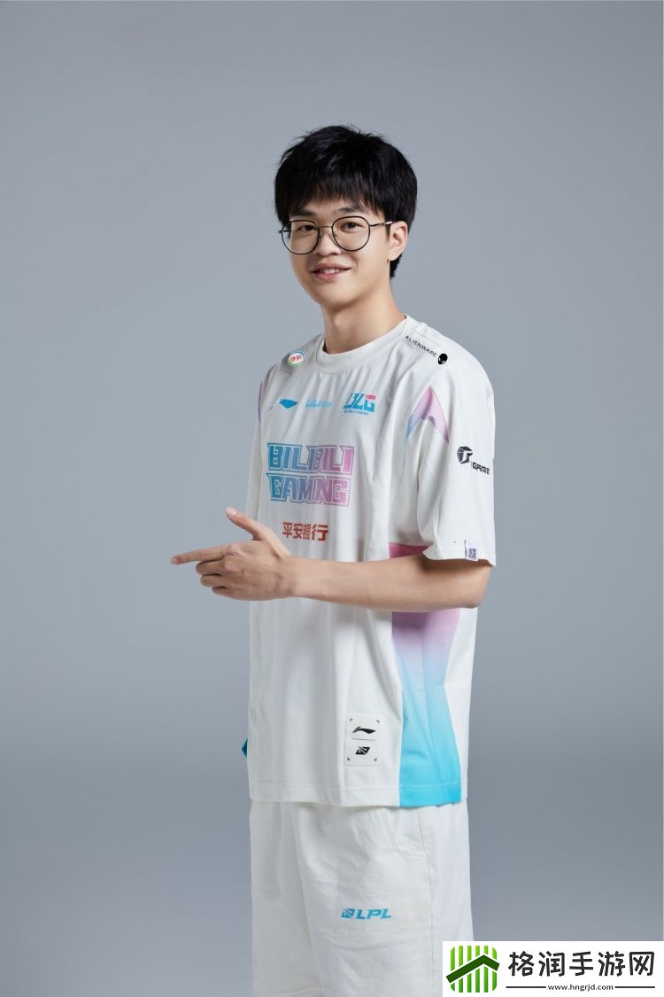 BLG分享世界赛出征定妆照