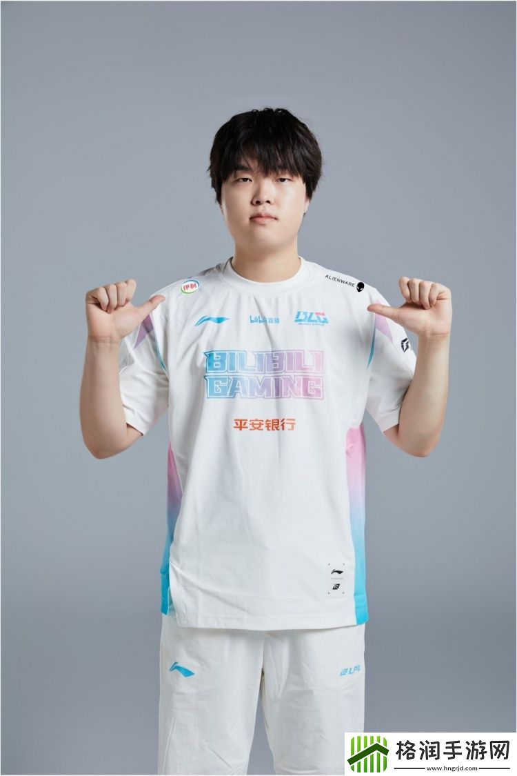 BLG分享世界赛出征定妆照