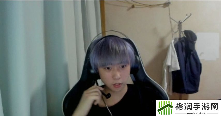 什么时候请阿姨喝卡布奇诺Ale开播展示全新紫色发型