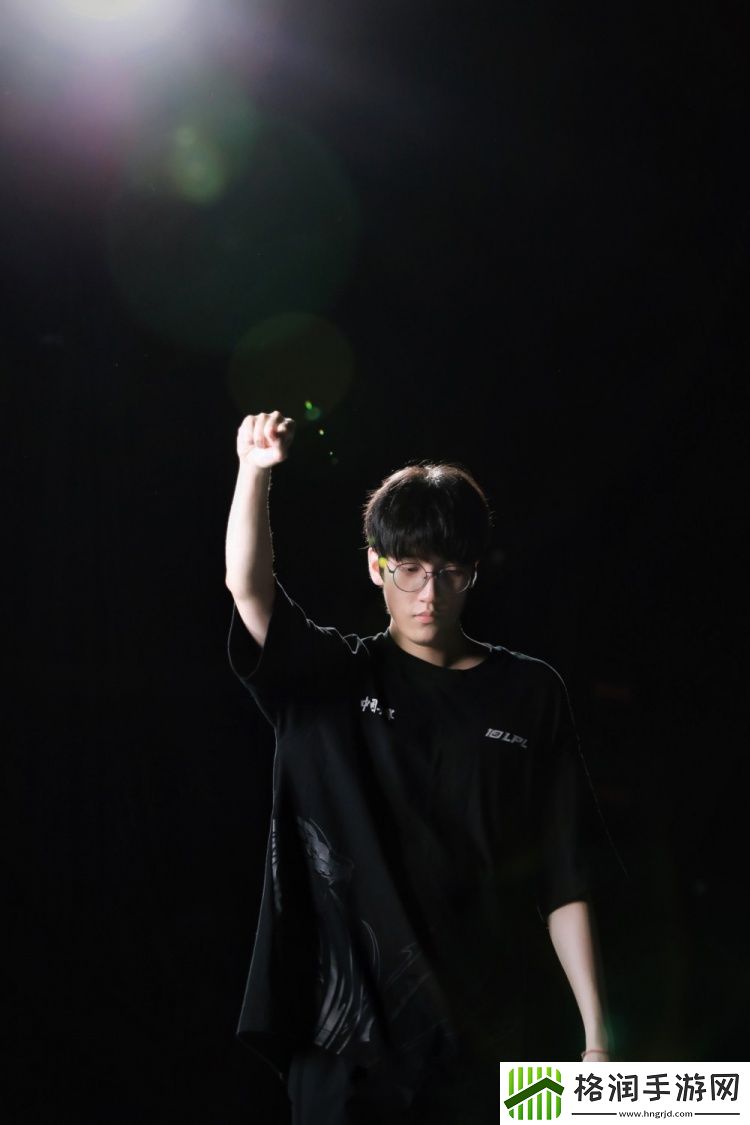 LNG分享世界赛出征主题片拍摄花絮