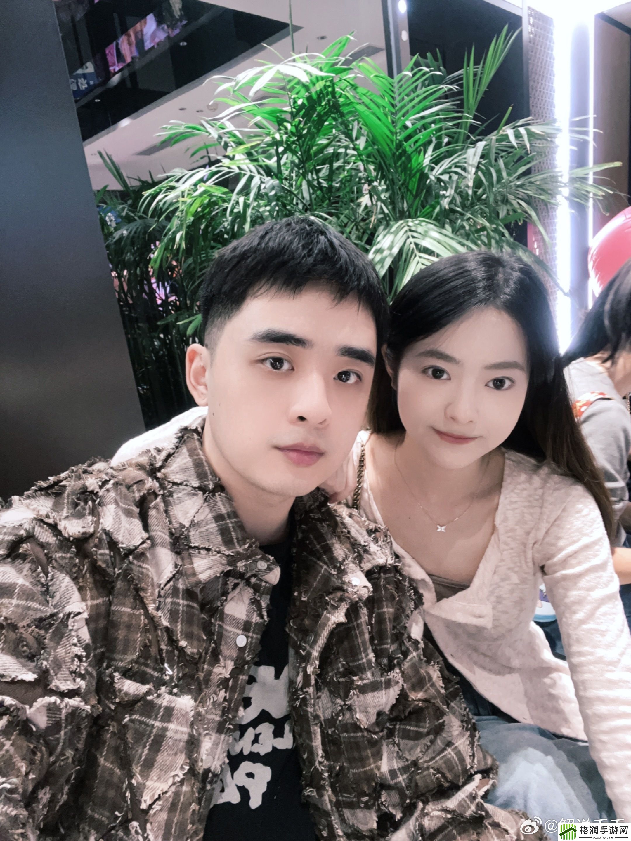 这也能吃狗粮解说毛毛和Kris晒照