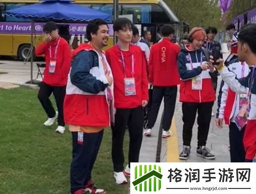 粉丝见面会DOTA2中国队选手抵达场馆国外选手特地等待与其合影