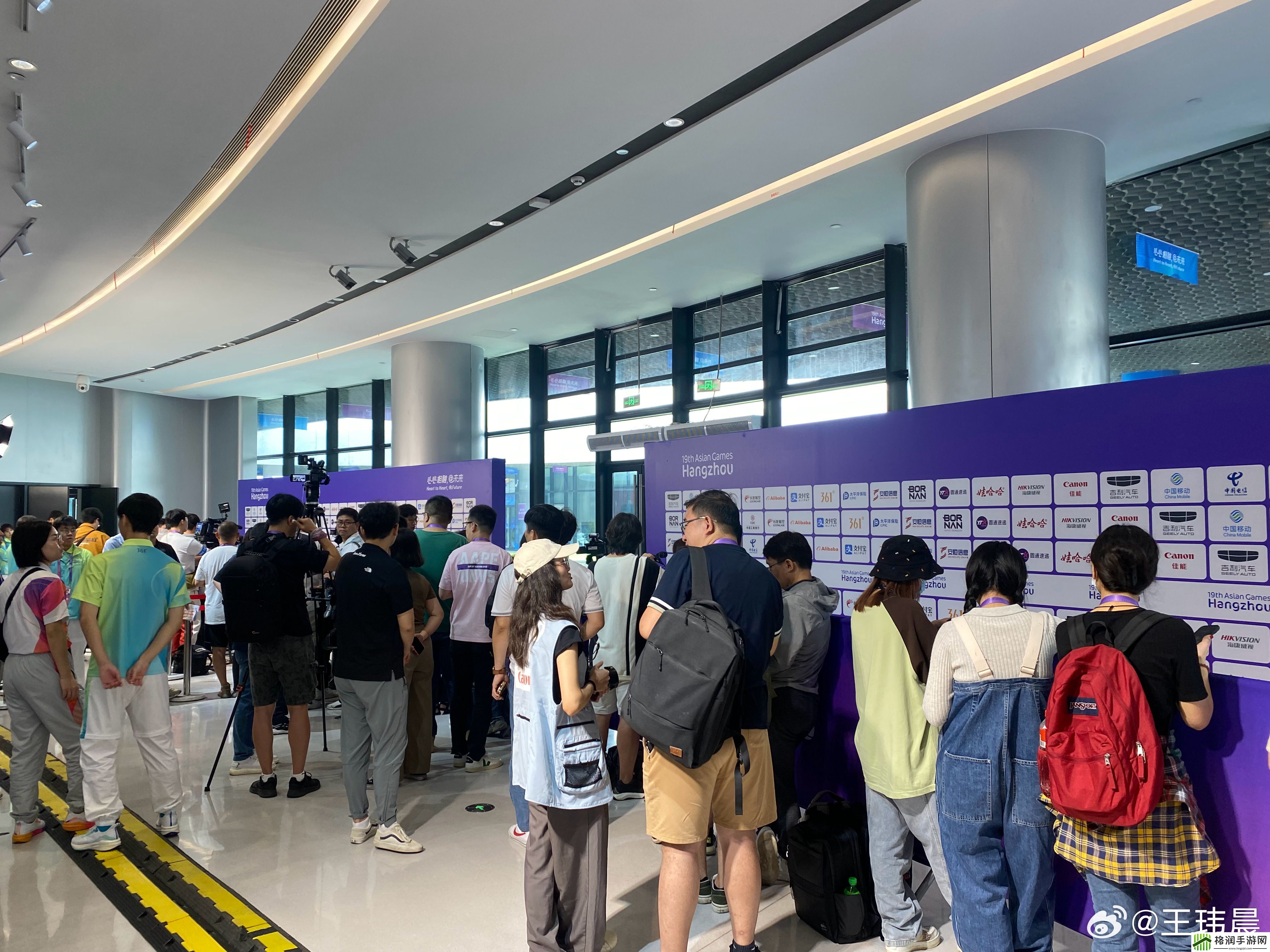 媒体人分享亚运会电竞项目英雄联盟现场