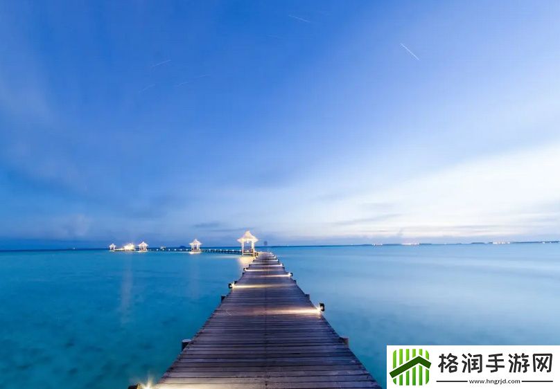 两峰夹小溪地湿又无泥的美丽诗篇与人生哲思