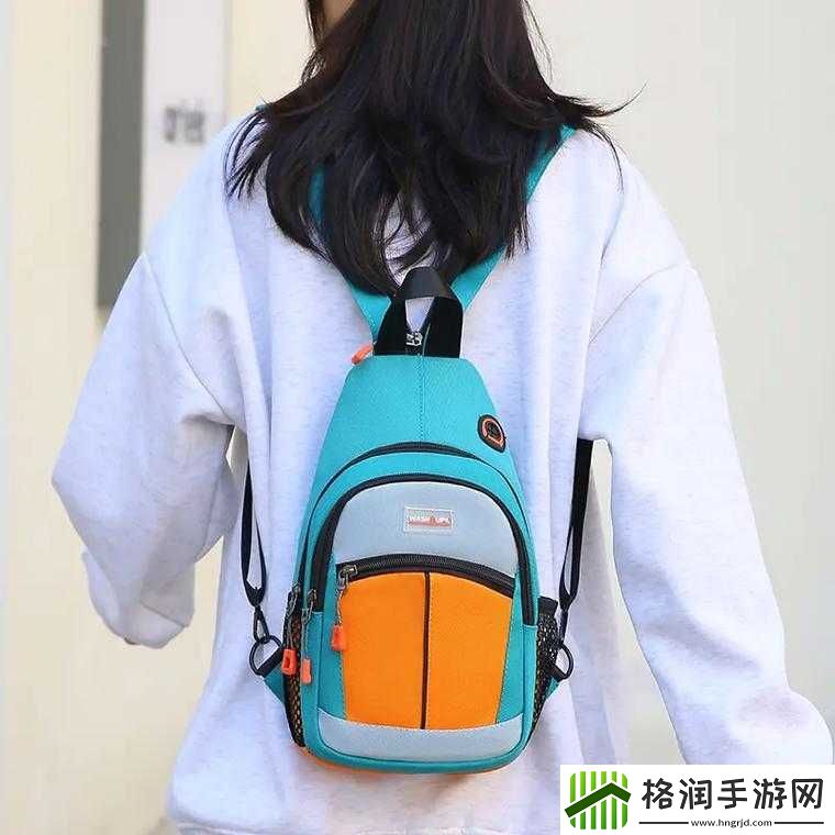 女生胸前的两个大包包