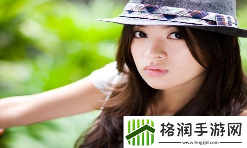 两峰夹小溪地湿又无泥诗