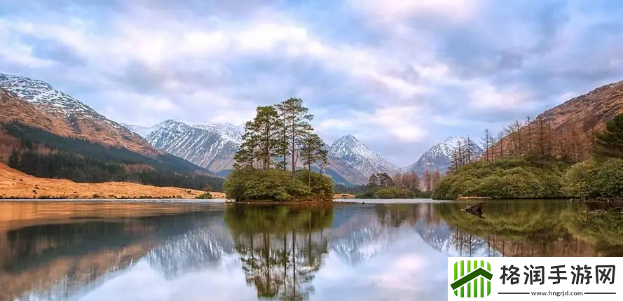 两峰夹小溪地湿又无泥诗