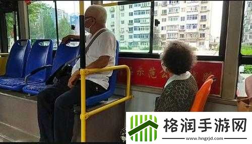 公交车颠簸与运动区别在哪