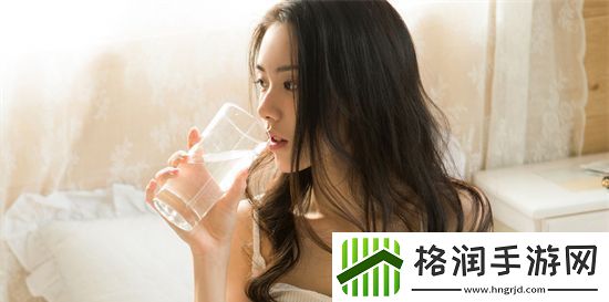 韩国MV女的坐凳子上以前的歌