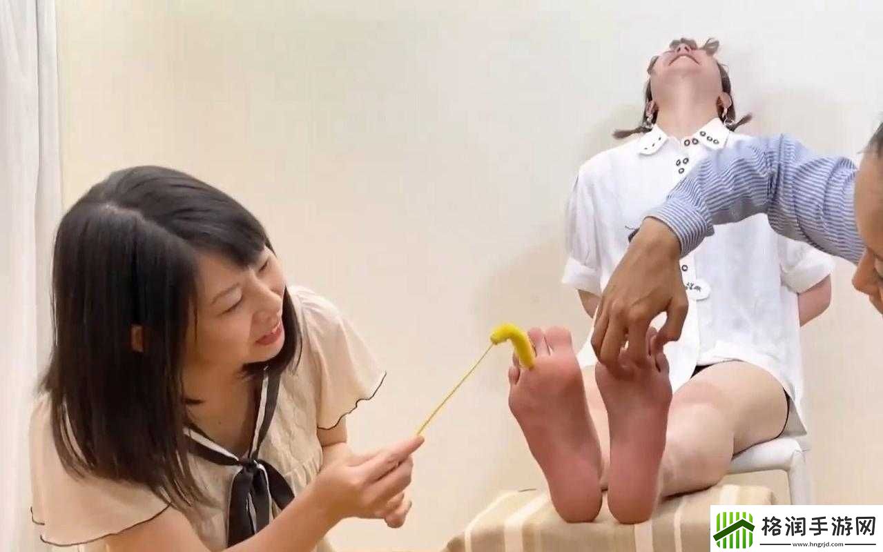 怎样欺负怕痒的女班长