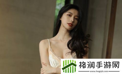 两峰夹小溪地湿又无泥诗