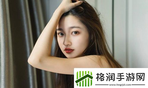 抬头看镜子里的接合处