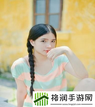 双手攀上两团高峰视频