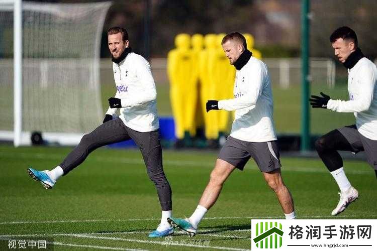 打扑克两人剧烈运动引发别样精彩