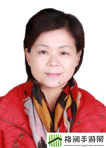 老于淑荣划船至河中央