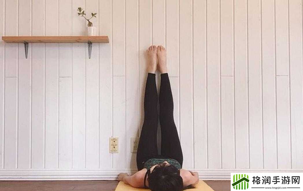 贴墙躺在床上双腿叉开能减肥吗