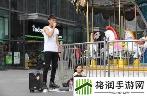 “破纪录！带娃街头卖艺