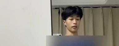 小奶狗腹肌体育生天台放烟花