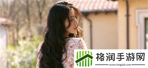 两峰夹小溪地湿又无泥诗